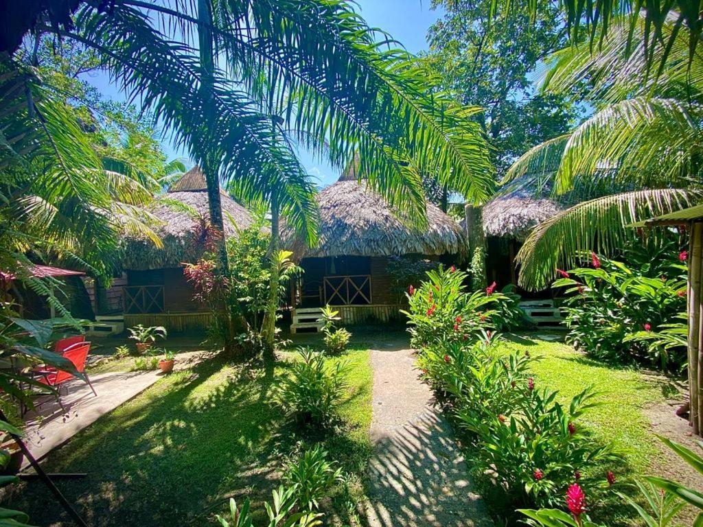 Casa De La Iguana Hostel Livingston Exterior photo
